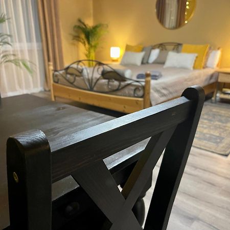 Terracotta Apartment - Zentral, Parken, Netflix, Kontaktloses Einchecken, Kingsize-Bett Wuppertal Exterior foto