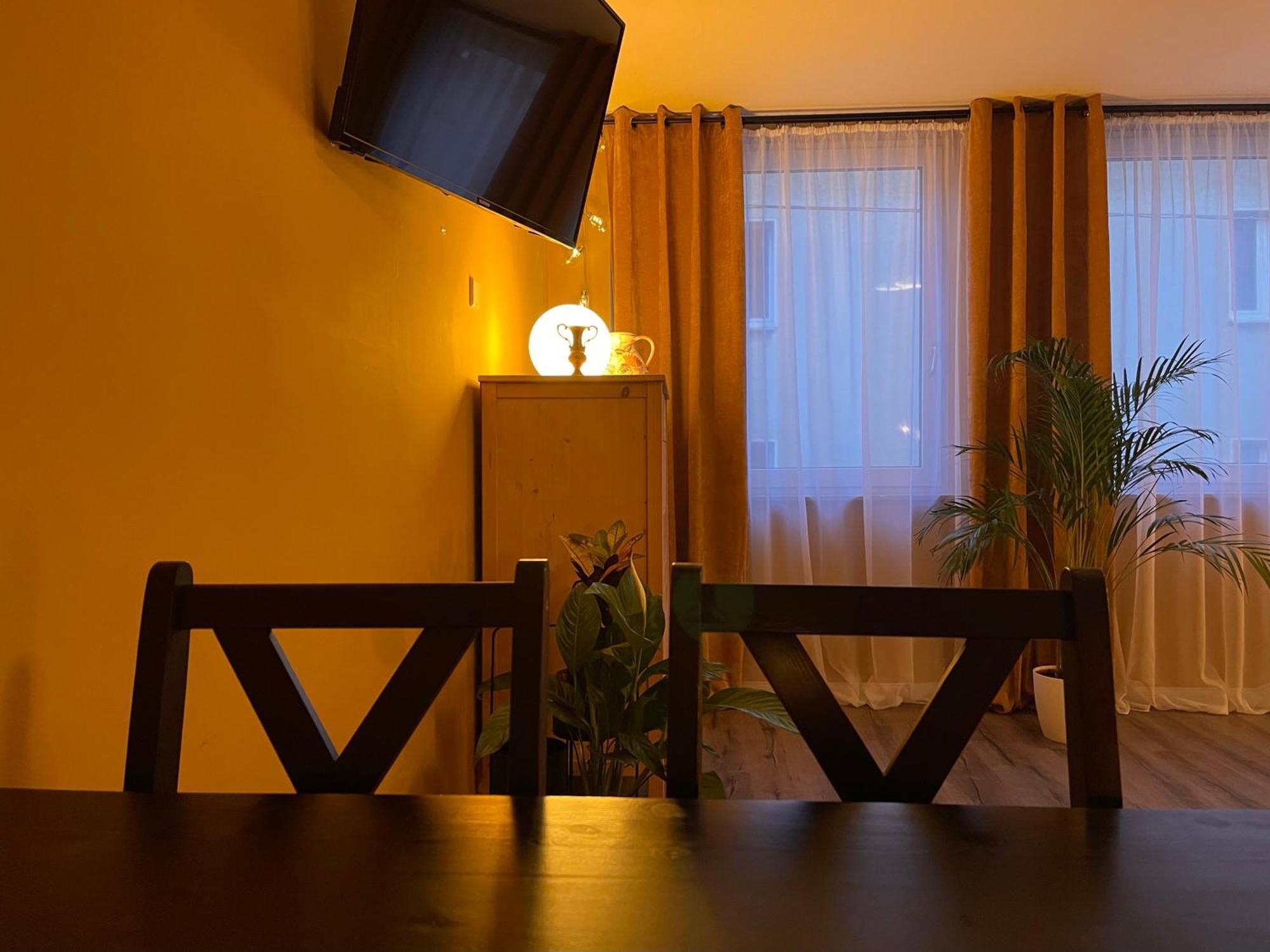 Terracotta Apartment - Zentral, Parken, Netflix, Kontaktloses Einchecken, Kingsize-Bett Wuppertal Exterior foto